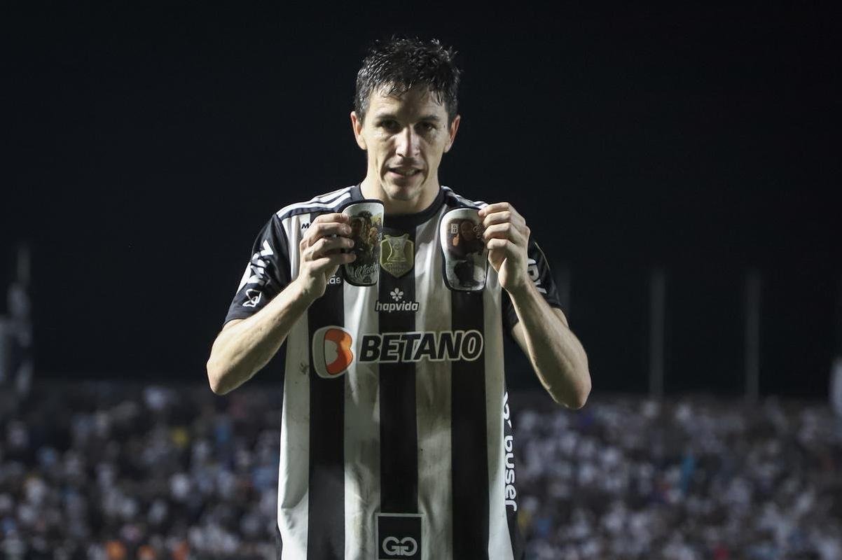 Fotos do jogo entre Santos e Atltico na Vila Belmiro, em Santos, pela 30 rodada do Campeonato Brasileiro