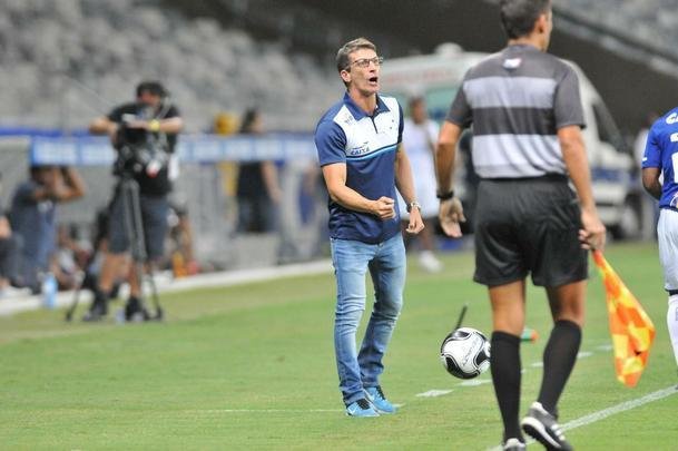 Cruzeiro e Atltico-PR jogaram no Mineiro pela terceira rodada do Grupo C da Primeira Liga