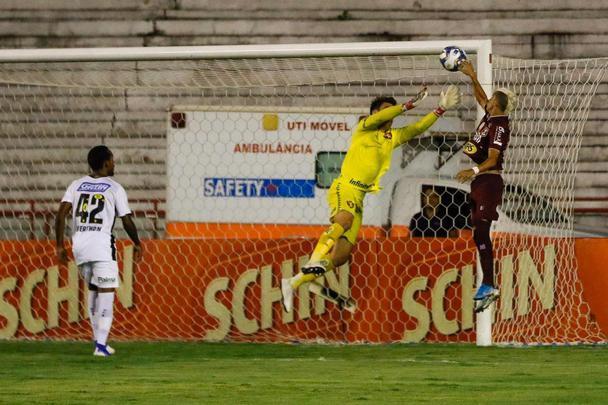 Em jogo bastante disputado, o Náutico levou a melhor no começo ao abrir o placar com o Zagueiro Ronaldo Alves logo aos sete minutos do primeiro tempo.