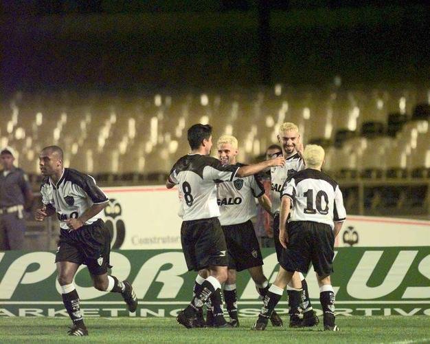 No jogo de ida, no Maracan, Atltico e Fluminense empataram por 3 a 3