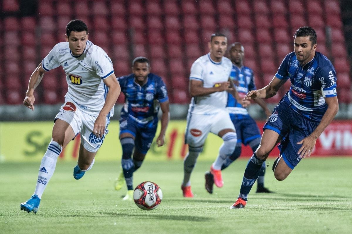 Cruzeiro venceu URT por 2 a 0, com gols de Manoel e Marcinho, e chegou a quatro pontos no Campeonato Mineiro