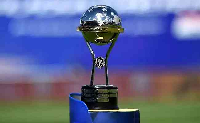 Troféu da Copa Sul-Americana estará em disputa no Estádio Mario Alberto Kempes