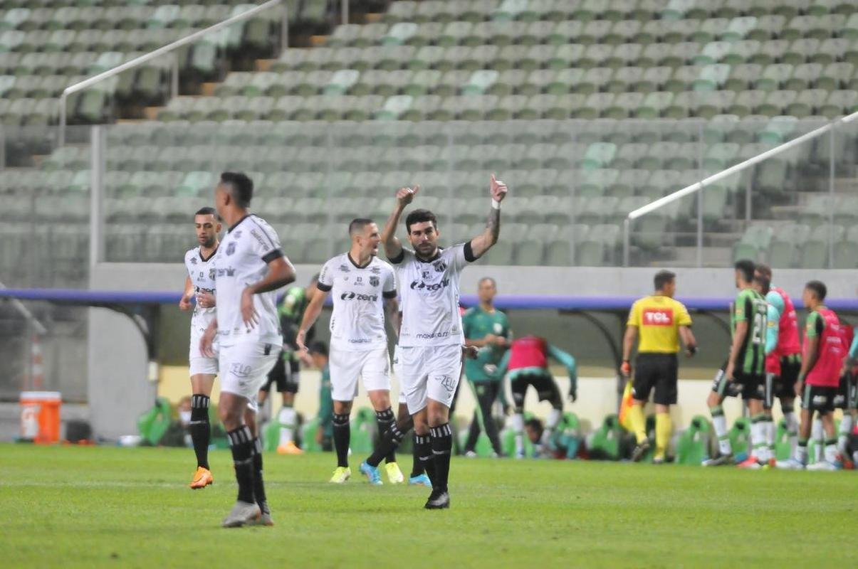 Fotos do jogo entre Amrica e Cear, no Estdio Independncia, em Belo Horizonte, pela 10 rodada da Srie A do Brasileiro