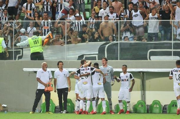 Depois de lances polmicos, Atltico confirmou vitria com gols de Rger Guedes e Ricardo Oliveira