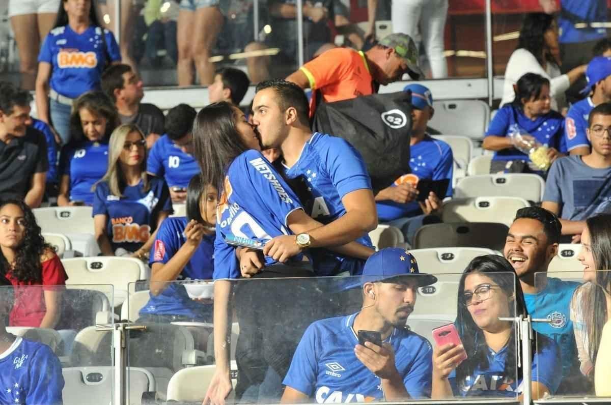 Imagens da torcida e da partida entre Cruzeiro e Santos, no Mineiro