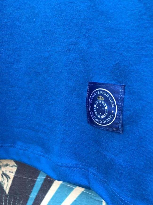 Camisas comemorativas lanadas por marca licenciada pelo Cruzeiro
