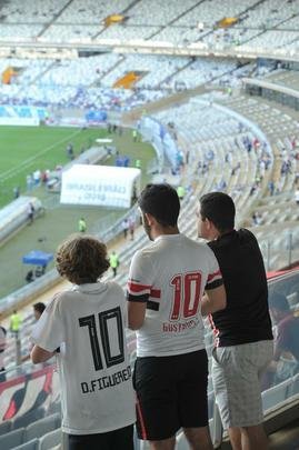 Imagens das torcidas de Cruzeiro e So Paulo no Mineiro