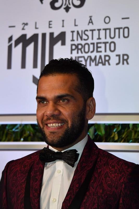 Daniel Alves foi um dos convidados para o leilo beneficente do Instituto Neymar Jr