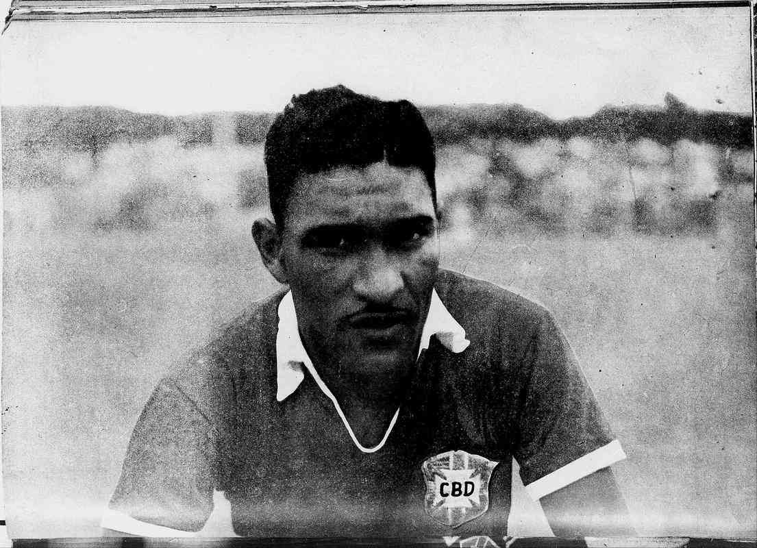 Copa do Mundo de 1950 (Brasil) - Atacante Tesourinha, do So Paulo, era nome certo na lista do tcnico Flvio Costa, mas acabou cortado em funo de uma grave leso nos meniscos.