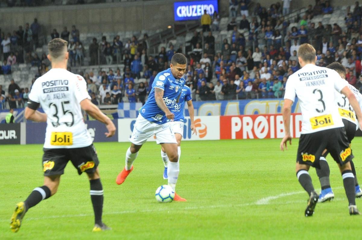 Fotos de Cruzeiro x Corinthians, no Mineiro, pela oitava rodada do Campeonato Brasileiro