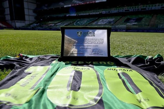 Felipe Azevedo completou 100 jogos com a camisa do Amrica