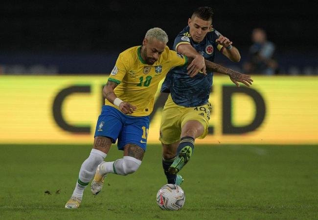 Brasil e Colmbia se enfrentaram no Estdio Nilton Santos, pelo Grupo B da Copa Amrica