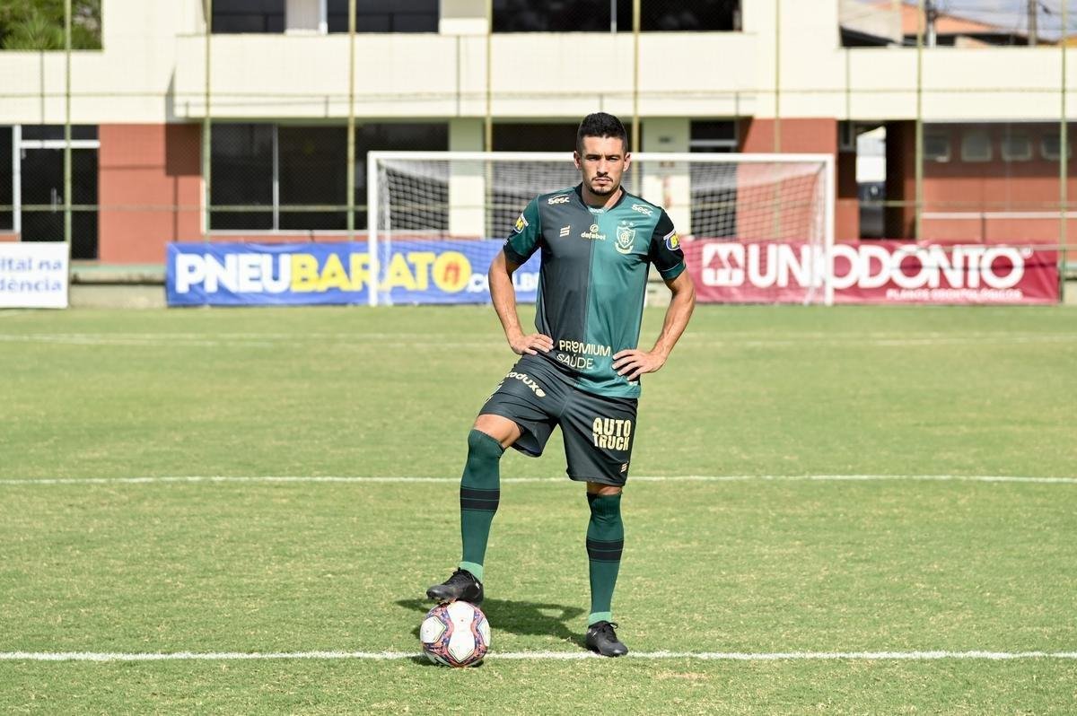 18. Juninho Valoura (volante) - 35 anos