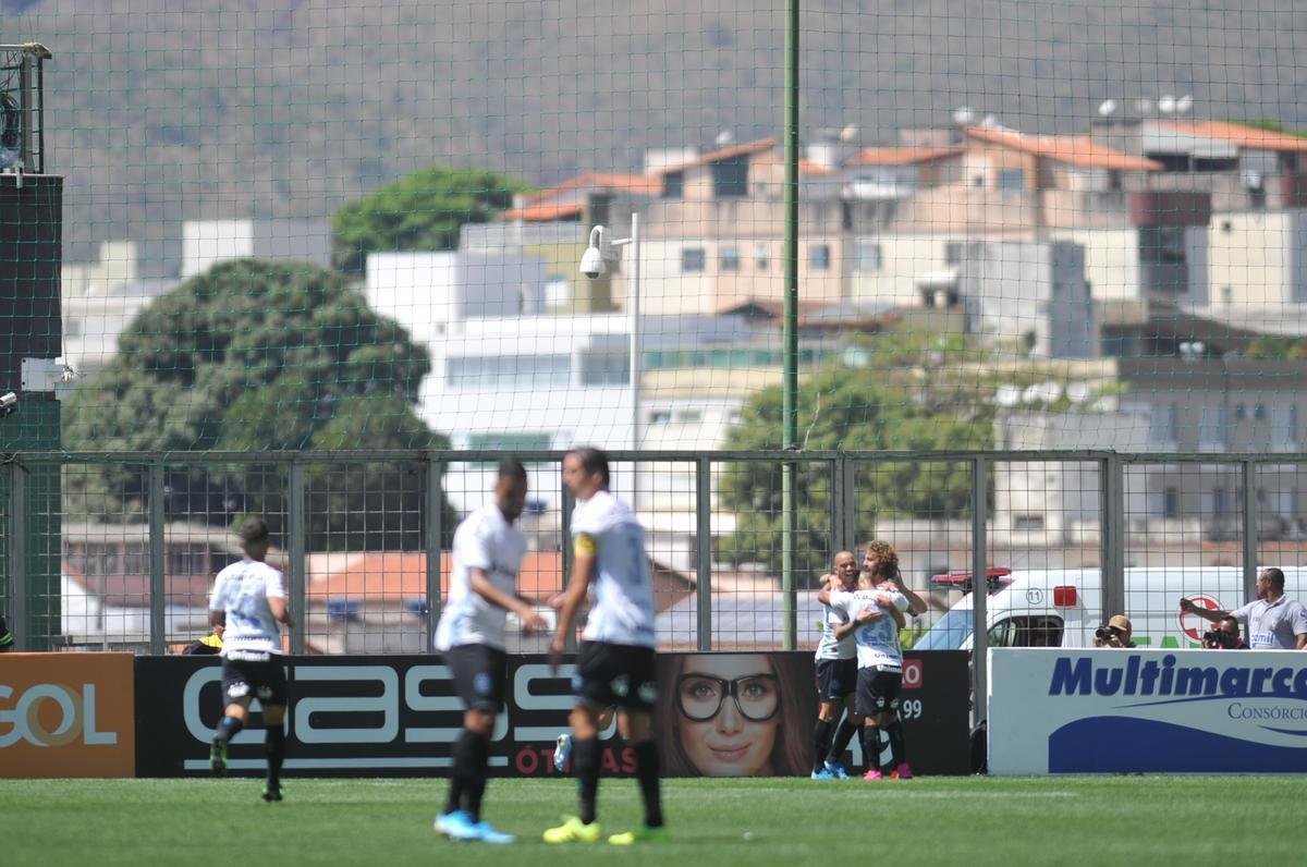Lances da partida entre Cruzeiro e Grmio, no Independncia, pela 18 rodada do Campeonato Brasileiro