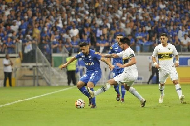 Lances do primeiro tempo de Cruzeiro e Boca Juniors, no Mineiro, pela Copa Libertadores