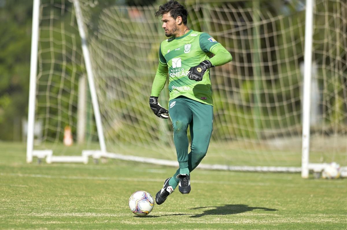 Dos dias 26 a 28 de janeiro, o Amrica realizou atividades totalmente voltadas ao confronto contra o Ava, pela 38 rodada da Srie B do Campeonato Brasileiro. Nesta sexta-feira (29), s 21h30, Coelho e Leo da Ilha se enfrentam no Independncia, em Belo Horizonte. A partida pode selar um indito tricampeonato do Amrica, que se isolaria como maior vencedor da competio. Alm disso, o elenco almeja a conquista para coroar uma temporada histrica, em que o clube foi semifinalista da Copa do Brasil.