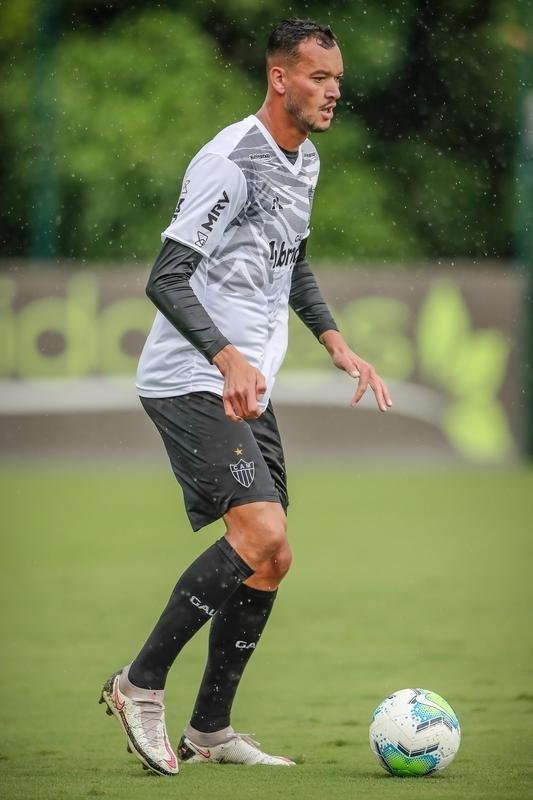 Rver - volta aps cumprir isolamento por ter contrado COVID-19