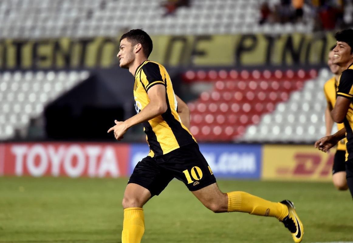 Rodrigo Bogarn, 23 anos, meia do Libertad, do Paraguai. J esteve na mira do Cruzeiro em 2017, quando atuava pelo Guaran, do Paraguai. Em trs temporadas pelo Libertad, soma 45 jogos e quatro gols. 