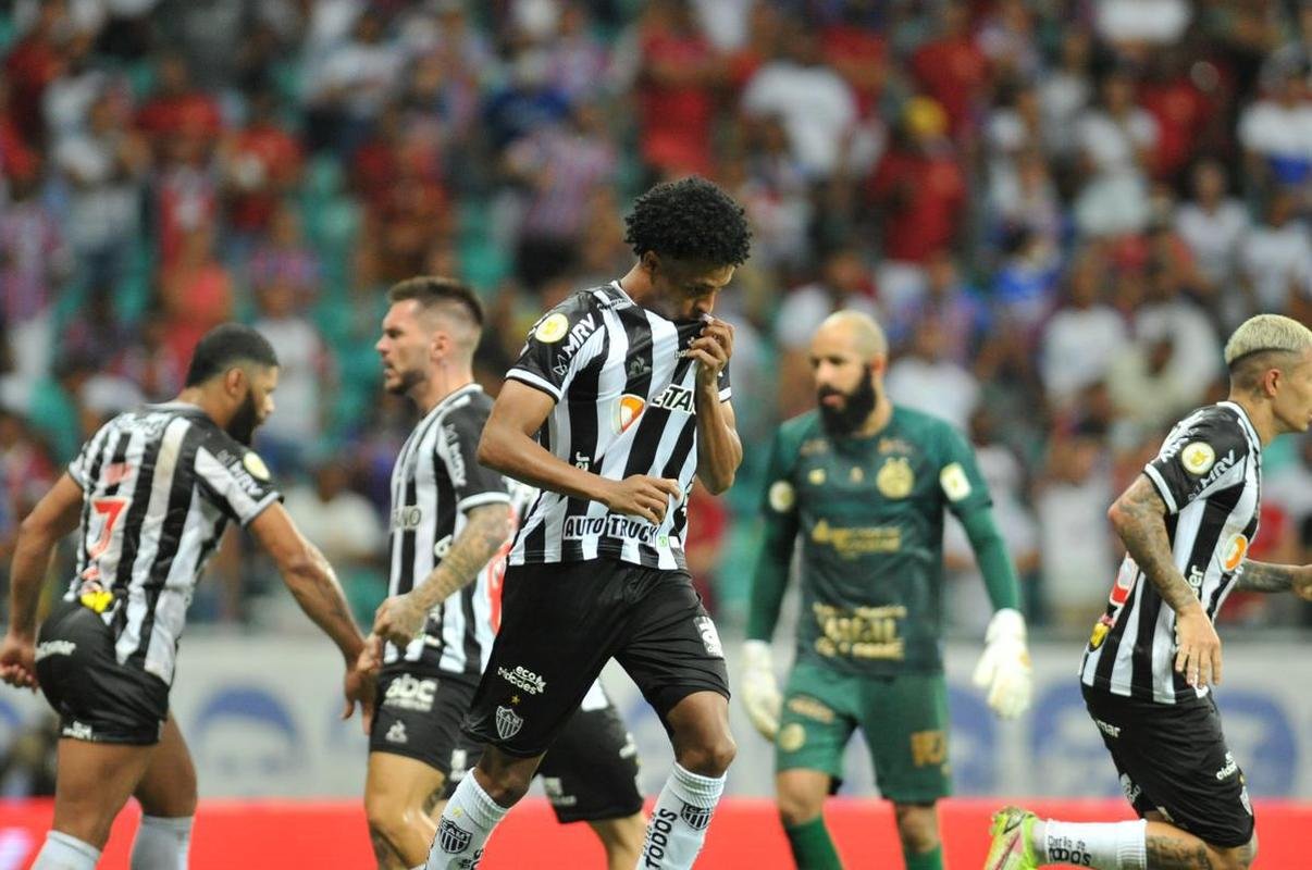 Com gols de Hulk, de pnalti, e Keno (e), o Galo virou sobre o Bahia, por 3 a 2 e chegou ao bicampeonato brasileiro
