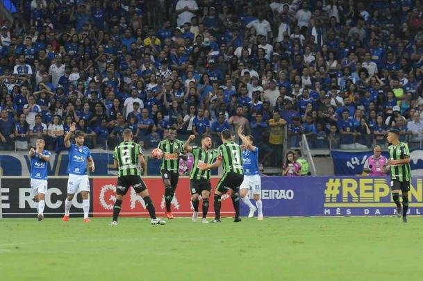 Fotos do duelo entre Cruzeiro e Amrica, no Mineiro