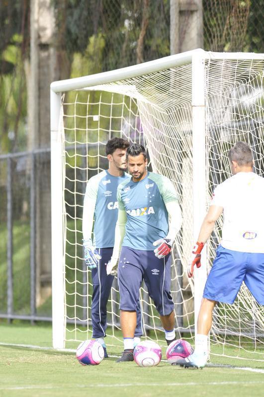 Mano Menezes montou Cruzeiro que deve encarar o Villa Nova no sbado e promoveu trs mudanas em relao ao ltimo jogo: Murilo entrou na vaga de Leo, Egdio no lugar de Marcelo Hermes e Robinho deu lugar a Ariel Cabral