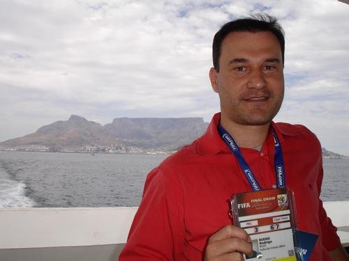 Comentarista Rodrigo Bueno permanecerá nos canais Disney