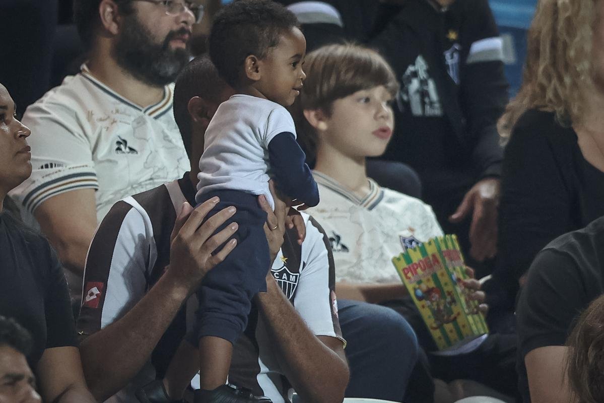 Fotos da torcida do Atltico na partida contra o Brasiliense, no Estdio Klber Andrade, em Cariacica-ES, pela terceira fase da Copa do Brasil