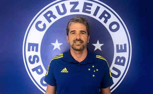 Rodrigo Pastana, ex-CSA, foi oficializado pelo Cruzeiro, neste domingo, como executivo de futebol