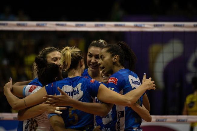 Minas venceu a segunda partida da deciso, por 3 sets a 1, nesta sexta-feira, na Arena Nilson Nelson, em Braslia, e fechou a srie melhor de trs com dois triunfos. As parciais foram de 26/24, 18/25, 25/15 e 25/17. 