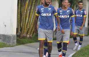 Marcos Vincius, futevlei da 'banda' e sorrisos no bobinho: imagens do treino do Cruzeiro na Toca II