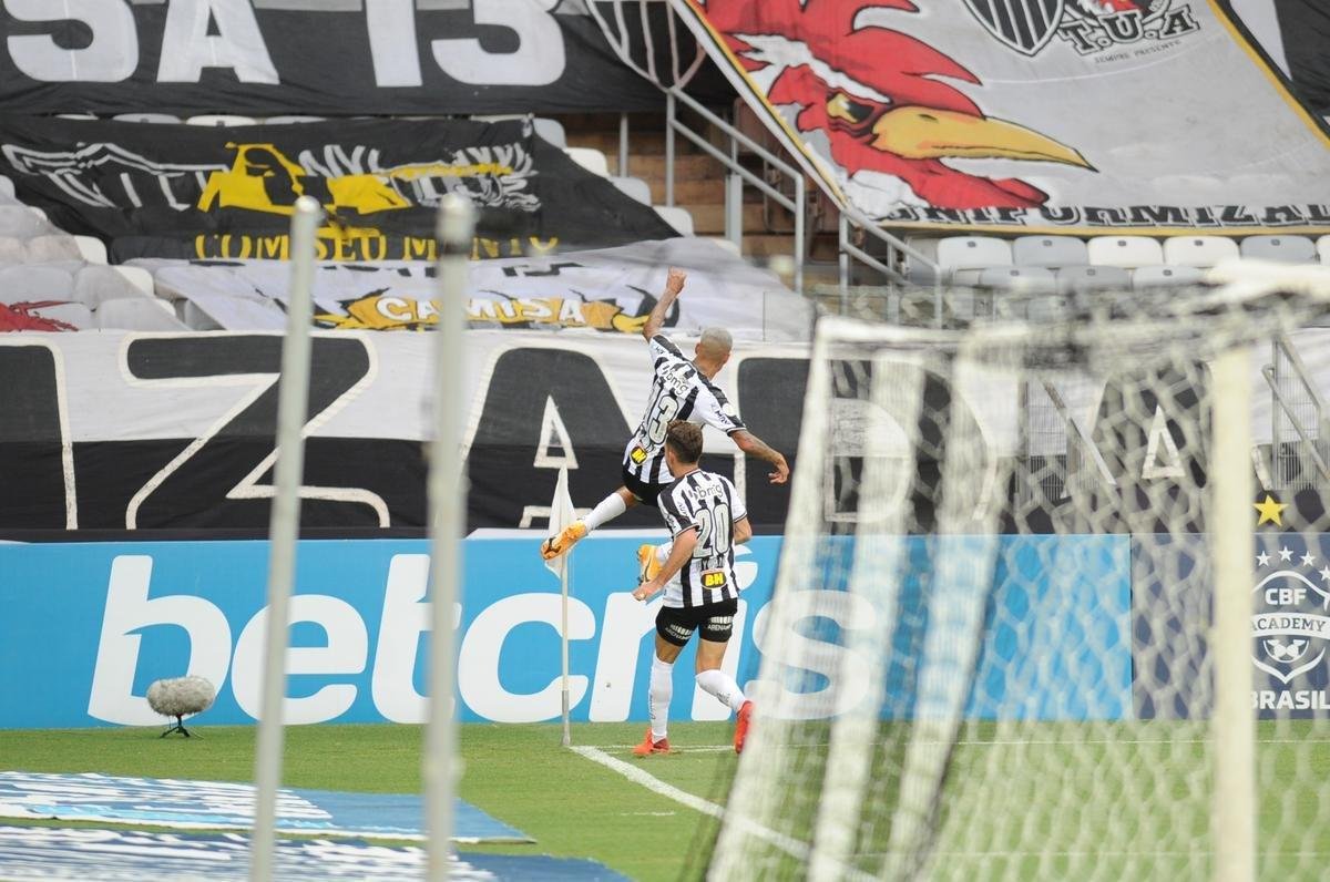 Fotos do duelo entre Atltico e Fortaleza, no Mineiro, em Belo Horizonte, pela 33 rodada do Campeonato Brasileiro