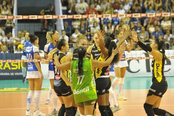 Minas x Praia: veja fotos da primeira partida da final