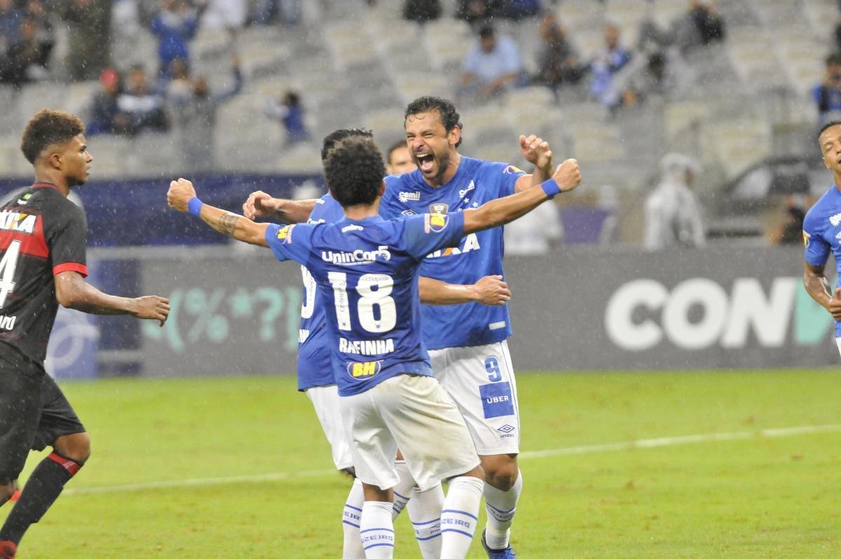 No segundo tempo, Fred marcou duas vezes e ampliou vantagem do Cruzeiro para 3 a 0