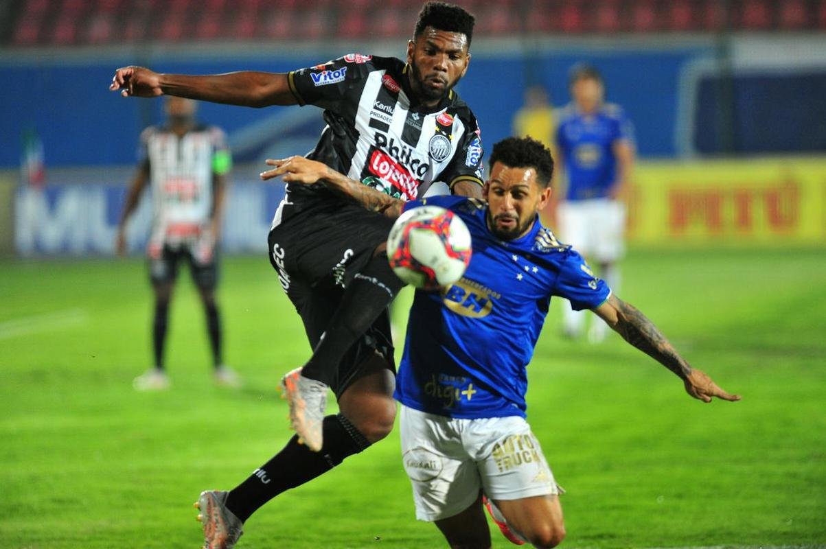 Imagens de Cruzeiro x Operrio, na Arena do Jacar, em Sete Lagoas, pela 24 rodada da Srie B
