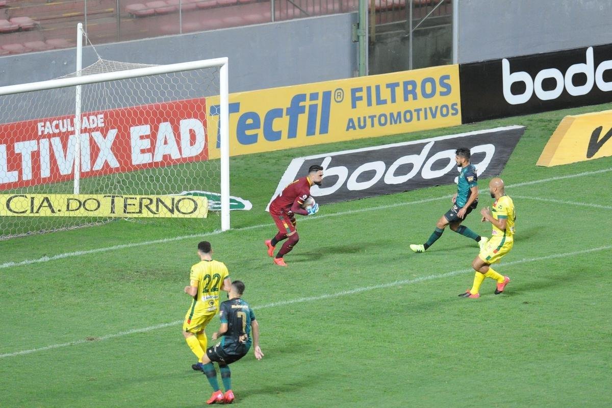 Fotos do jogo entre Amrica e Sampaio Corra, no Independncia, em Belo Horizonte, pela 27 rodada da Srie B do Campeonato Brasileiro