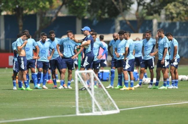 Dia movimentado na Toca: coletiva de Pezzolano, retorno da imprensa ao CT e treino em campo