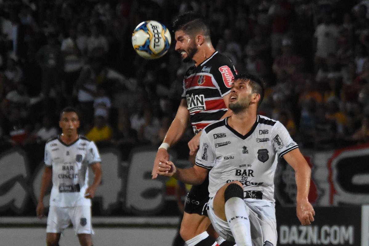 Em jogo movimentado, Santa Cruz e Treze se enfrentaram pela estreia da Série C de 2019. O time paraibano saiu à frente no primeiro tempo, com vantagem de 2 a 0 no placar. Com a virada após o intervalo, o Santa Cruz pressionou, mas o empate só viria após a invasão de um cachorro. Batizado depois de 'Pipicão', o cão foi retirado de campo pelo goleiro Anderson, e daí por diante o Santa empatou com gols de Neto Costa e Guilherme Queiroz, ambos reservas da equipe na ocasião.