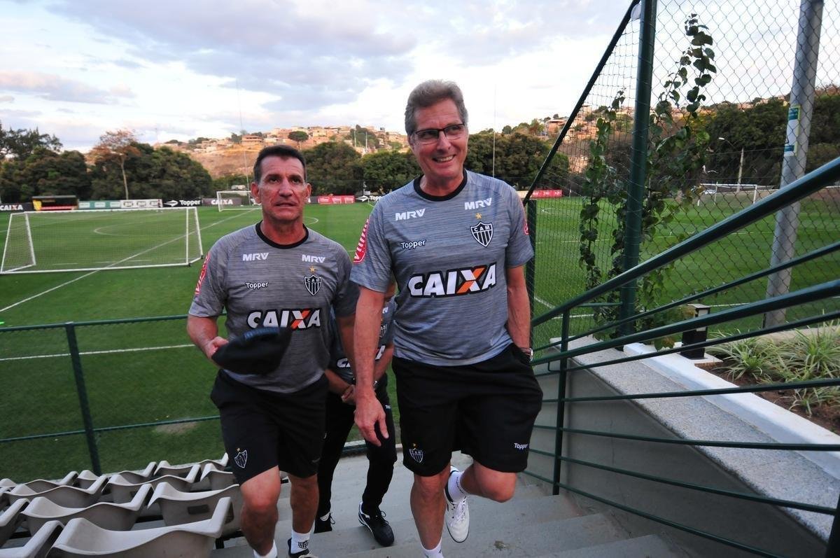 O tcnico Oswaldo de Oliveira foi apresentado na tarde desta tera-feira e, em seguida, comandou treino na Cidade do Galo