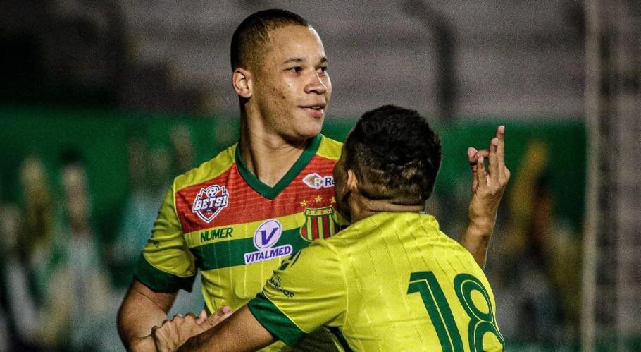 Caio Dantas, do Sampaio Corrêa - Nota: 7,04