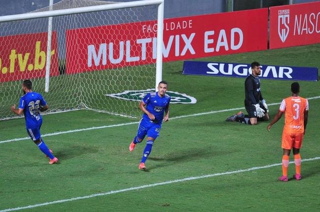 Fotos de Coimbra x Cruzeiro, no Independncia, pela 8 rodada do Mineiro. William Pottker e Felipe Augusto fizeram os gols da vitria celeste por 2 a 0.