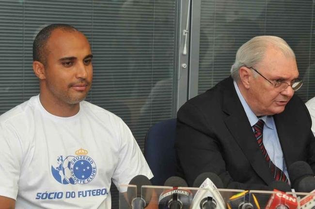 Treinador foi apresentado como o preparador fsico Alexandre Lopes e o auxiliar tcnico Pedrinho