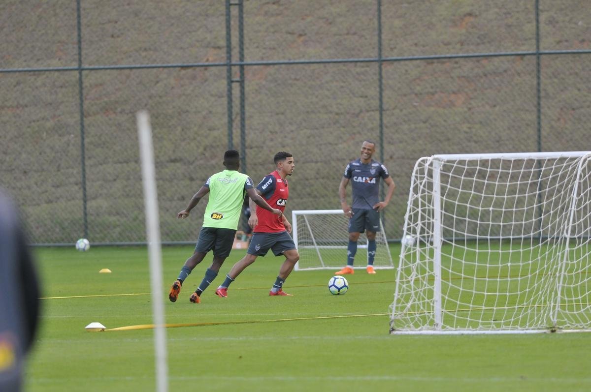 Yimmi Char, David Terans e Denlson participaram do treino em campo pela primeira vez