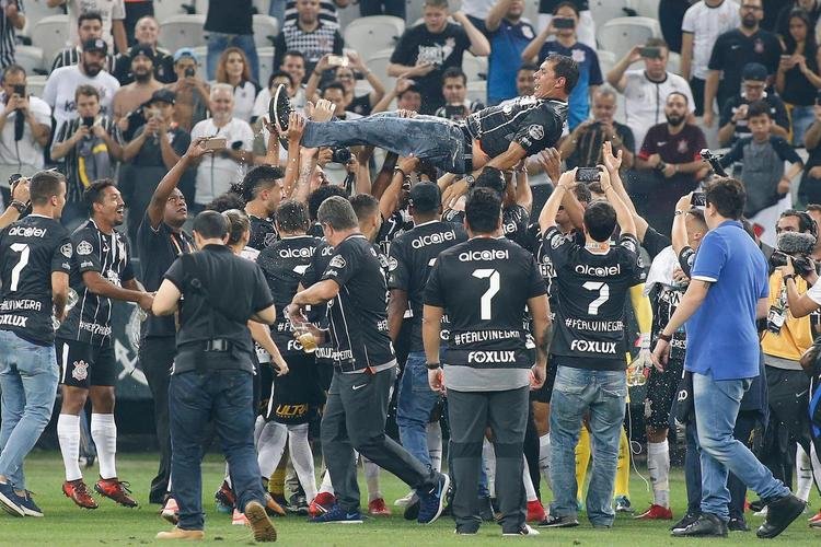 2017 - Corinthians - 12 vitórias, cinco empates e duas derrotas, com 32 gols marcados e 15 sofridos