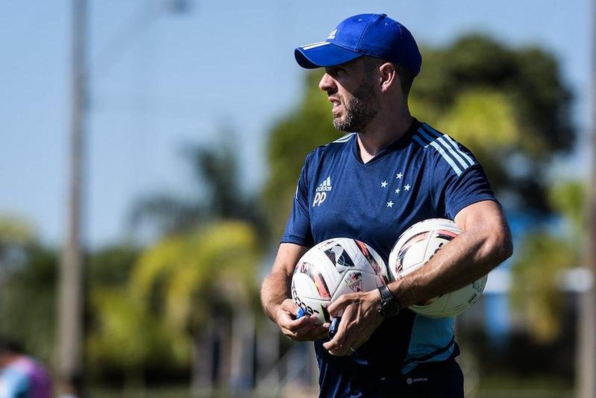 2 Paulo Pezzolano - 22 jogos (14 vitrias, 2 empates e 6 derrotas)