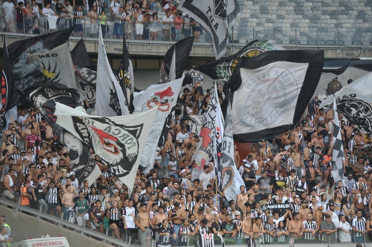 Fotos da torcida do Atltico durante o clssico contra o Cruzeiro