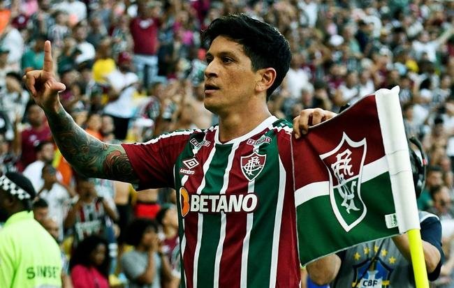 8 - Fluminense: 7V, 1E, 2D (73,3%)