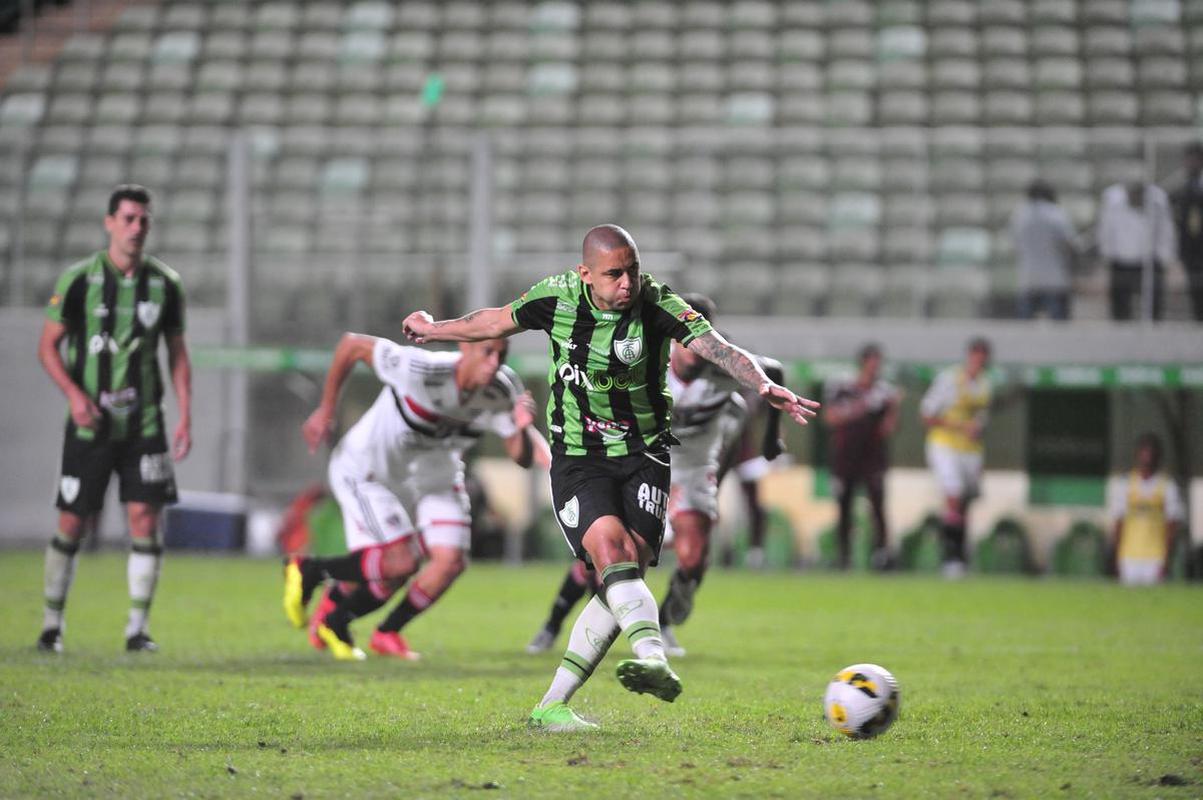 Fotos da partida entre Amrica e So Paulo, nesta quinta-feira (18), no Independncia, em Belo Horizonte, pelas quartas de final da Copa do Brasil.