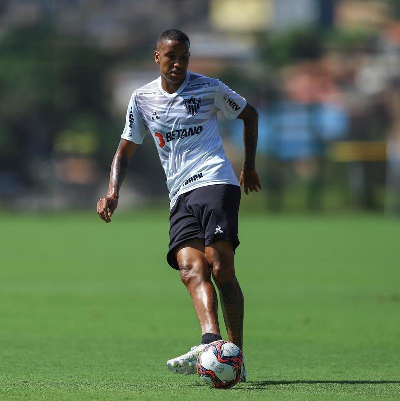 Fotos do coletivo entre profissionais e sub-20 do Atltico