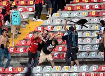 Imagens da violência generalizada circula pelas redes sociais; jogos do Campeonato Mexicano foram suspensos