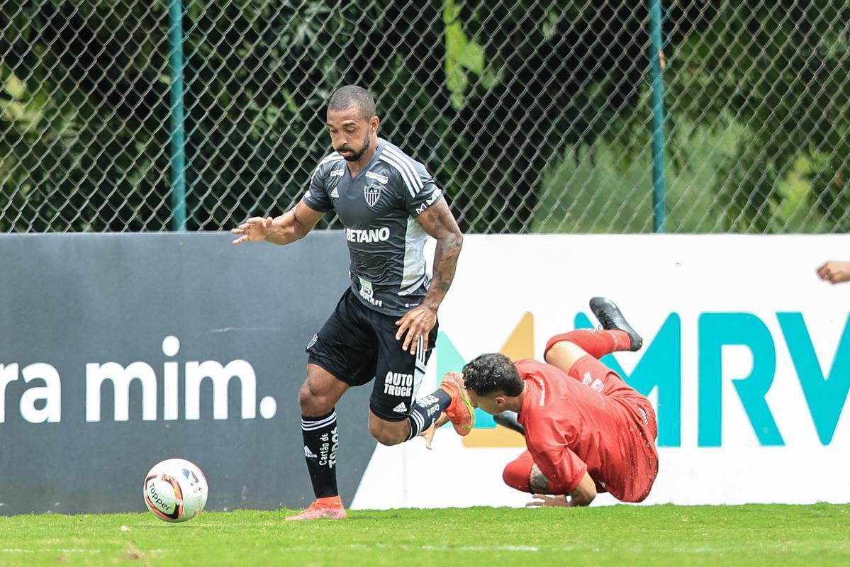 No segundo jogo-treino, Galo venceu por 3 a 0, com gols de Pavn e Eduardo Sasha, duas vezes